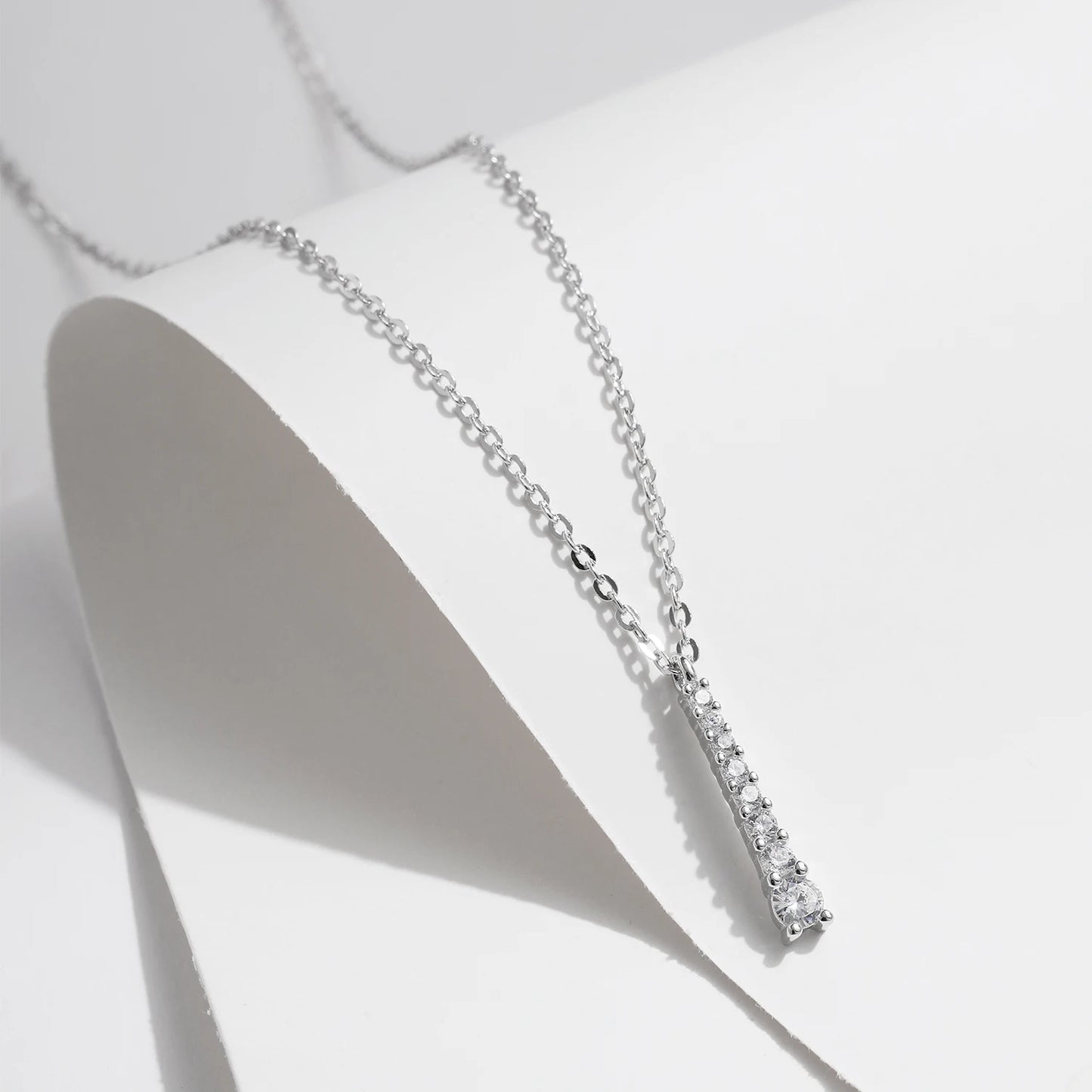 Minimalist Moissanite Elegance Necklace